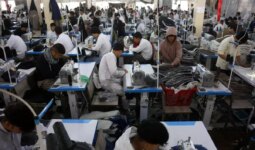 Albüm: Afganistan’daki Max Garment Fabrikası, Çin’den Aldığı Makineler ve Hammaddelerle Üretim Sağlıyor