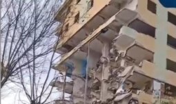 Bağcılar’da 8 katlı bina yıkım sırasında çöktü; ölümün kıyısından döndü la
