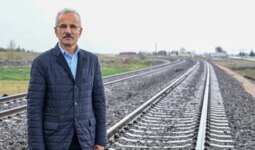 Bakan Uraloğlu: Suriye sınırındaki demir yolu hattını ayağa kaldırıyoruz