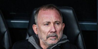 Beşiktaşlı taraftarlardan Sergen Yalçın ve yönetime tepki