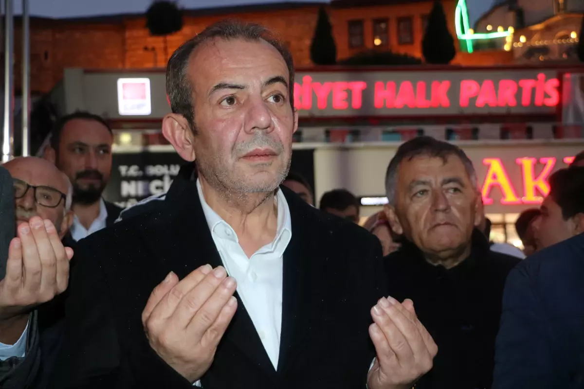 CHP’li Tanju Özcan dualarla Umre’ye uğurlandı