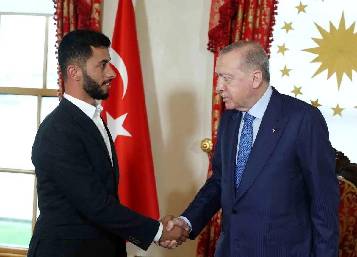 Cumhurbaşkanı Erdoğan, Oscar ödüllü Filistinli yönetmen Basel Adra’yı kabul etti Cumhurbaşkanı Erdoğan, Oscar ödüllü Filistinli yönetmen Basel Adra’yı kabul etti
