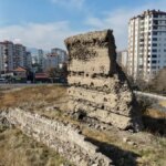Dünyanın en eski hastanesi olduğu değerlendirilen yapı, tarihe kazandırılmayı bekliyor