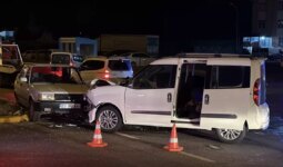 Erzurum’da zincirleme trafik kazasında 2 kişi yaralandı