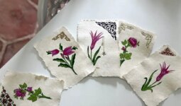 Geleneksel el sanatı Edirnekari’yi kendi ürettiği kağıtlara işliyor