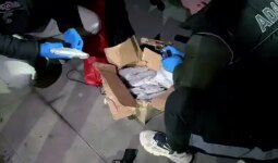 Hepsi bagajdan çıktı! Suç örgütlerine satılacak 53 ruhsatsız tabancaya el konuldu