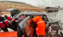 Kahramanmaraş’ta iki otomobilin çarpıştığı kazada 1 kişi öldü, 2 kişi yaralandı