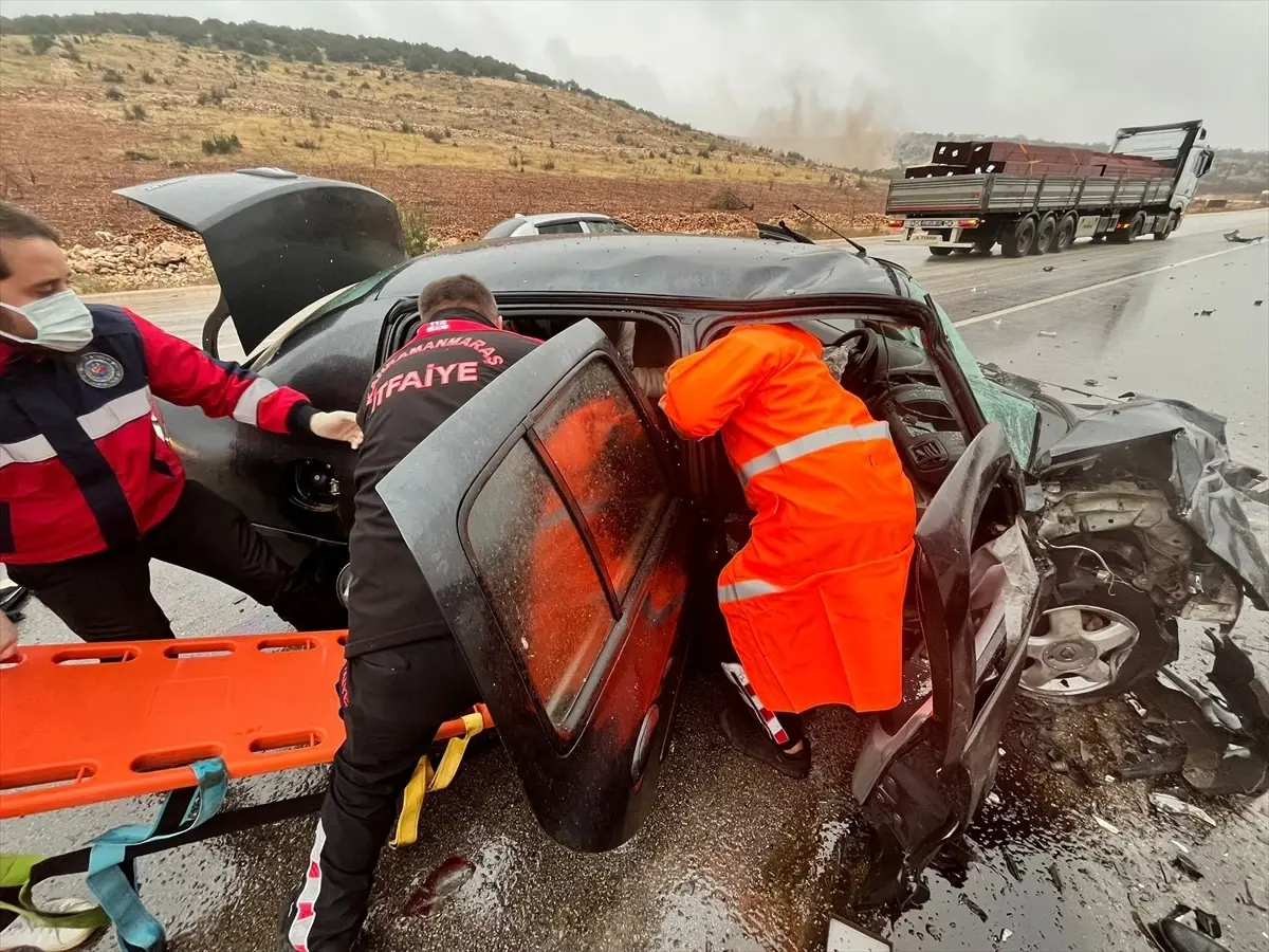Kahramanmaraş’ta iki otomobilin çarpıştığı kazada 1 kişi öldü, 2 kişi yaralandı