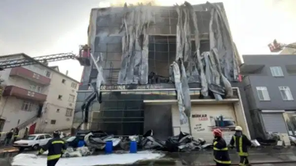 Kocaeli’deki fabrika yangınında ölen ve yaralanan 13 çalışandan yalnızca biri sigortalı çıktı Kocaeli’deki fabrika yangınında ölen ve yaralanan 13 çalışandan yalnızca biri sigortalı çıktı