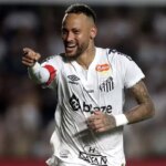 Neymar, çocukluk aşkını küme düşmekten kurtardı