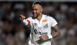 Neymar, çocukluk aşkını küme düşmekten kurtardı