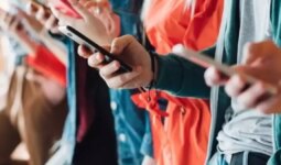 Öğrenciye ÖTV’siz telefon Meclis’te kabul edildi mi? Öğrenciye ÖTV’siz akıllı telefon şartları nedir, hangi modellerde geçerli?