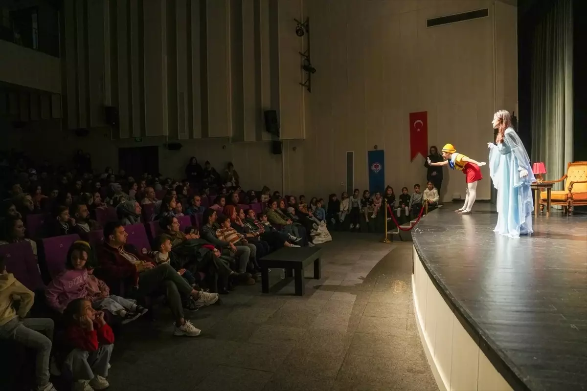 Trabzon’da çocuk tiyatro oyunları ilgi görüyor