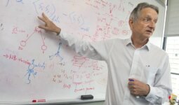 Yapay zekanın öncüsü Geoffrey Hinton; Google’ın OpenAI’yı geride bırakacağını düşünüyor