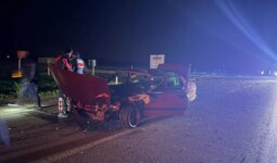 Çanakkale’de otomobilin motosiklete çarpması sonucu 3 kişi yaralandı