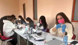 Eskişehir’de Türkiye’nin kamuya ait ilk protez tırnak atölyesi açıldı