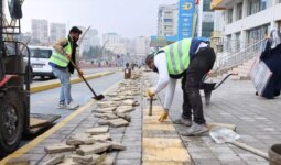 Mardin Büyükşehir Belediyesi görme engelli kılavuz yollarını yeniliyor