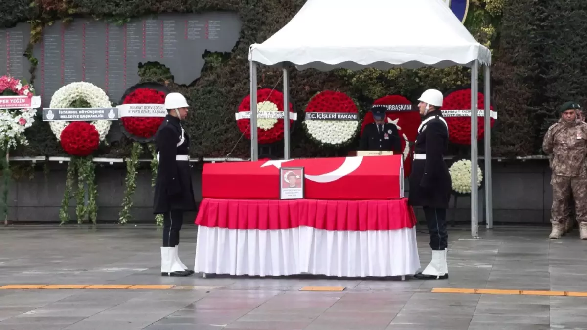 Şehit polis memuru Emre Albayrak için İstanbul İl Emniyet Müdürlüğünde tören düzenlendi / Havadan görüntü